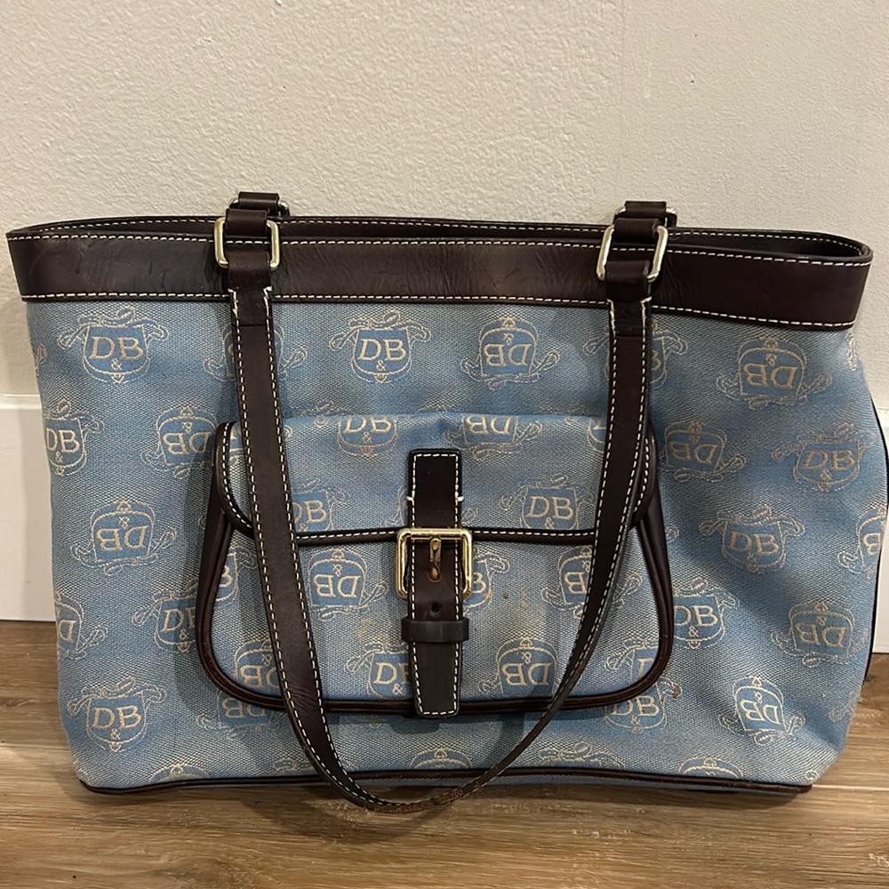 Dooney & Bourke tote matching wallet